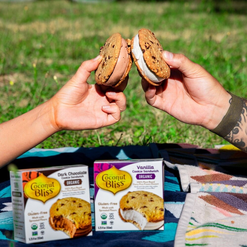 3 easy steps to enjoying #NationalEatOutsideDay 
✅ Grab your favorite picnic pal
✅ Find a perfect sunny spot to soak up the last bit of those summer rays
✅ Sit back, relax and enjoy a #plantbased and #glutenfree Cookie Ice Cream Sandwich