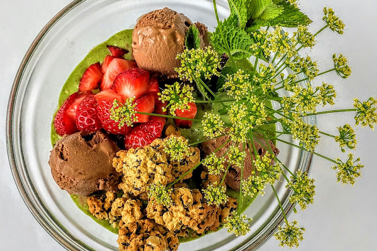 Chocolate Mint Green Smoothie Bowl